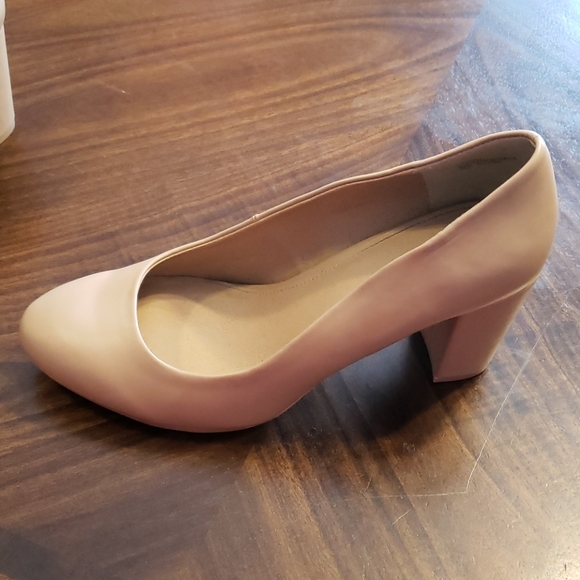 Torrid Nude Pumps - Picture 2 of 4
